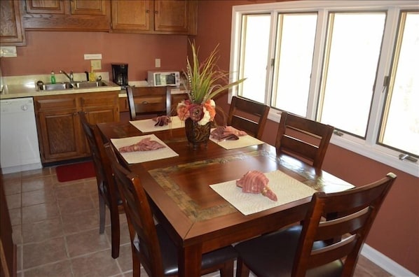 Dining room table with seating for six!