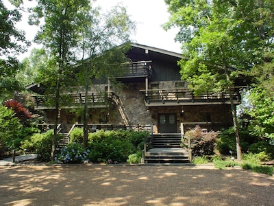 Luxury Business & Family Retreat Lodge on the Lake