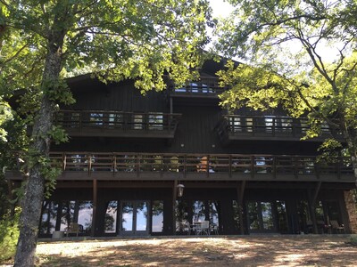 Luxury Business & Family Retreat Lodge on the Lake