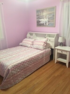 2nd bedroom with full size bed