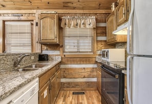 Smoky Mountain Pet Friendly Cabin "Back to Nature" - Fully furnished kitchen with granite countertops
