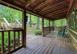 Wears Valley Pet Friendly Cabin "Back to Nature" - Covered entry deck