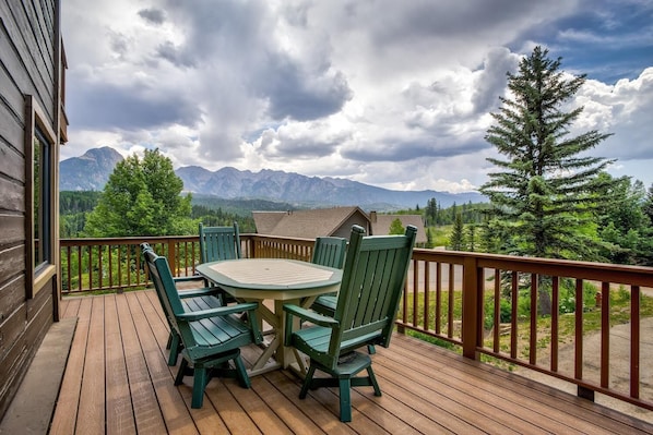 Large Seating area on deck