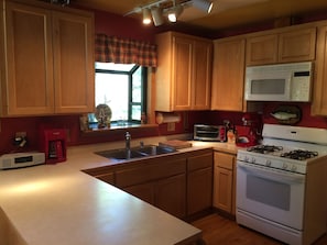 "Cook's kitchen" with gas stove, dishwasher, KitchenAid mixer and microwave.