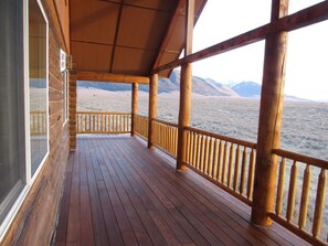 360-degree wrap around deck with mountain views