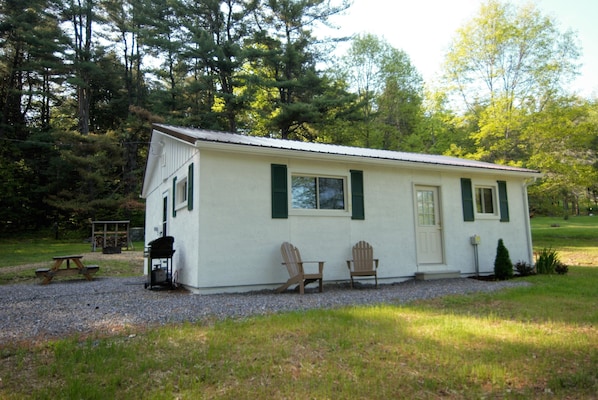 Buck Haven Lodge is a quaint cabin situated just outside of downtown Benezette