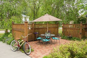 Party patio great for meals or end of day cocktails.
