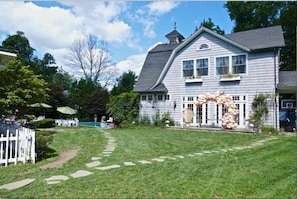 UPDATED BLUE BARN CARRIAGE HOUSE CIRCA1887