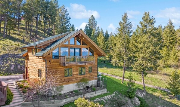 Achewa Chalet with unmatched views of Flathead Lake, Mission and Swan Range
