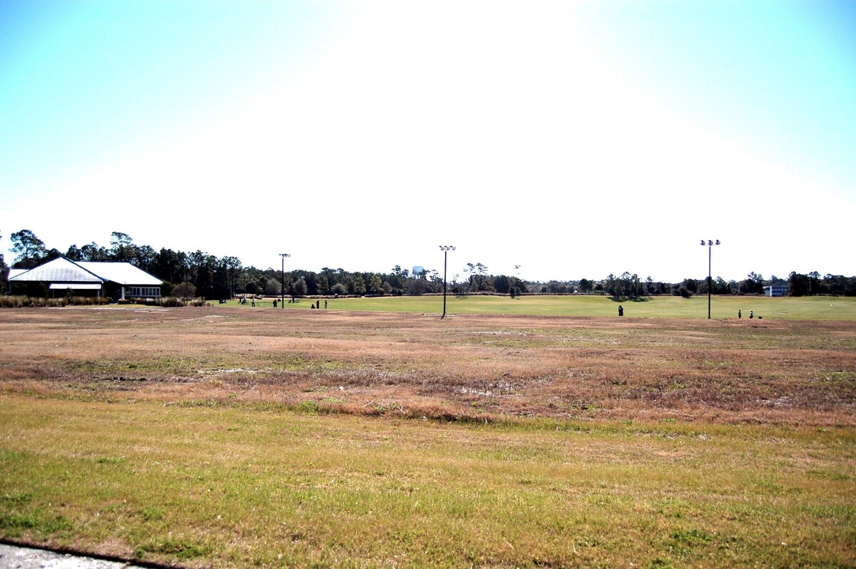 Gorgeous Barefoot Resort 2nd Level 2BR/2Bath Condo, with Golf Course View.