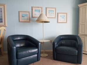 Swivel Chairs in Livingroom