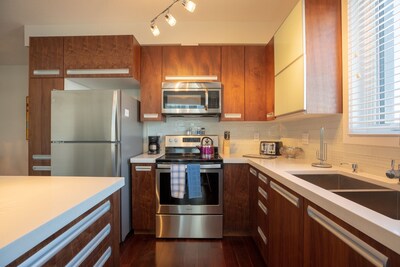 NEW Aura New Built and Spacious 2 Bed, 2 Bath Condo