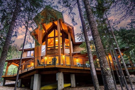 Lakeside East Cabin - architecturally spectacular!