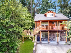 Pigeon Forge Cabin "Timber Tree Lodge" - Parking Area