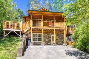 Pigeon Forge Vacation Rental "Timber Tree Lodge"