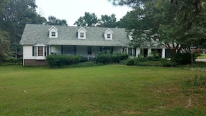 5500sf country retreat close to Atlanta.   - DEER LICK PARK - Across Street