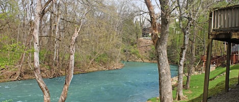 Budget Friendly Pigeon Forge Cottage "Henderson's Riverside" - Little Pigeon River located right behind cabin