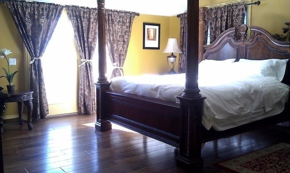 Sleep in luxury. Master bedroom with king bed & private bath. Outrageous views!