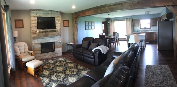 Main floor living/dining 