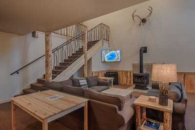 Comfortable living area with HD satellite tv.