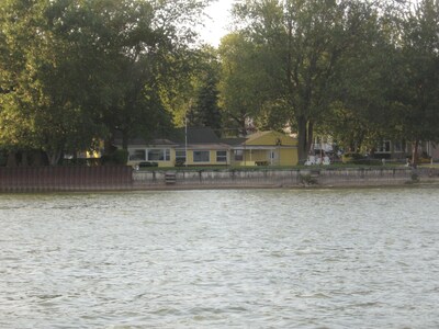  Macatawa Lake View Cottage by State Park and Bike Trails 