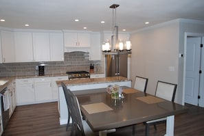 Granite kitchen with eat-in dining