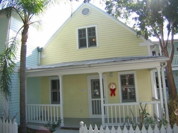 Welcome to our Bermuda-style cottage in the Truman Annex