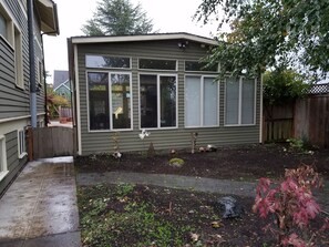 Quiet Peaceful Cottage in West Seattle