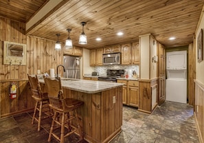 Smoky Mountain Cabin - Mountain Side - Fully furnished kitchen with granite countertops