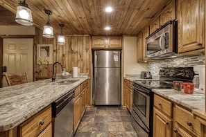 Smoky Mountain Cabin - Mountain Side - Fully furnished kitchen with stainless steel appliances