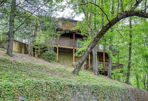Pigeon Forge Cabin - Mountain Side