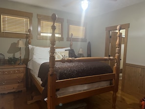 Queen master bedroom with 4 poster bed