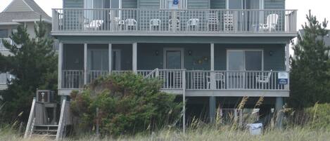 Beachfront view of Pier View