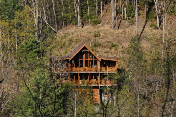 Smoky Mountain Cabin "Katies Lodge" - 3 Covered Back Decks