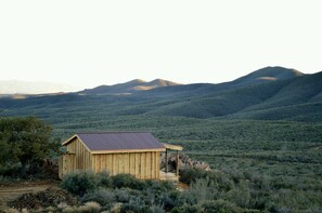 Exterior of Grape Vine Cabin