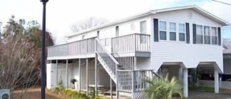 Oceanside Village, Surfside Beach, SC Raised 3BR/2BA beach house front, sleep 8