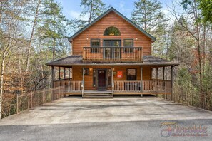 Smoky Mountain Cabin "Best Time Ever" - Wrap around main level deck