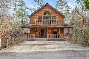 Smoky Mountain Cabin "Best Time Ever" - Wrap around main level deck