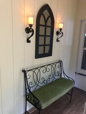 Entry area 