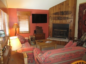 Main level living rom, HDTV and wood burning fireplace, all wood provided. 