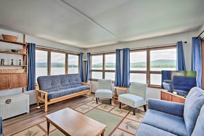 BOATHOUSE LIVING ROOM WITH FULL SIZED FUTON - LAKEFRONT