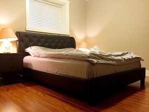 Brand new queen size leather bed comes with cleaning bedding set