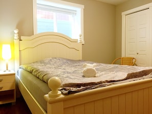 Brand new queen size wood bed comes with clean bedding set