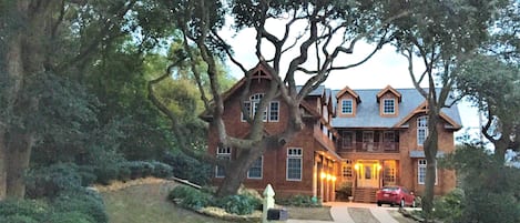 The Ship Captains Cottage located on the Kitty Hawk Sound in private community