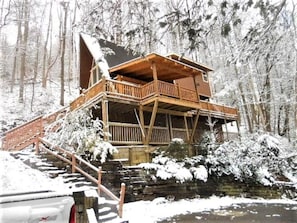 Somewhere inTime is 2 miles from downtown Gatlinburg &1 mile to Ober Gatlinburg
