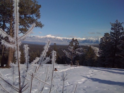 The End Of The Road B&B - Cranbrook, British Columbia - Breakfast included - Queen Room with Forest View (Unit 2)