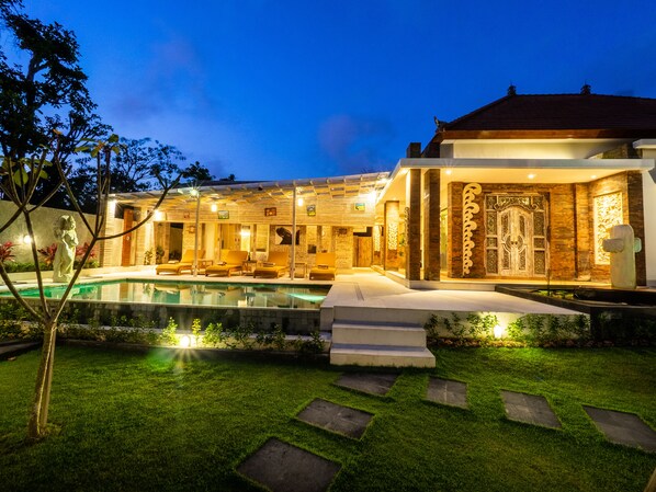 HOT SALE Brand New 4 Bedroom Pool Villa