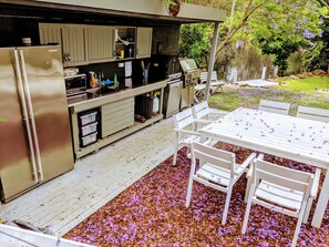 Fully equipped outdoor kitchen