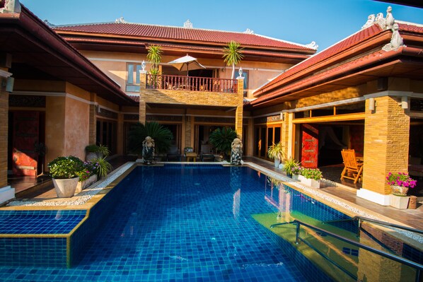 Exclusive Balinese 7BR Villa for rent