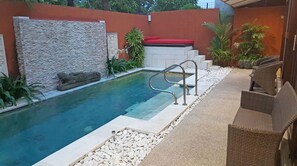 Luxury 3 Bedrooms Villa steps to beach